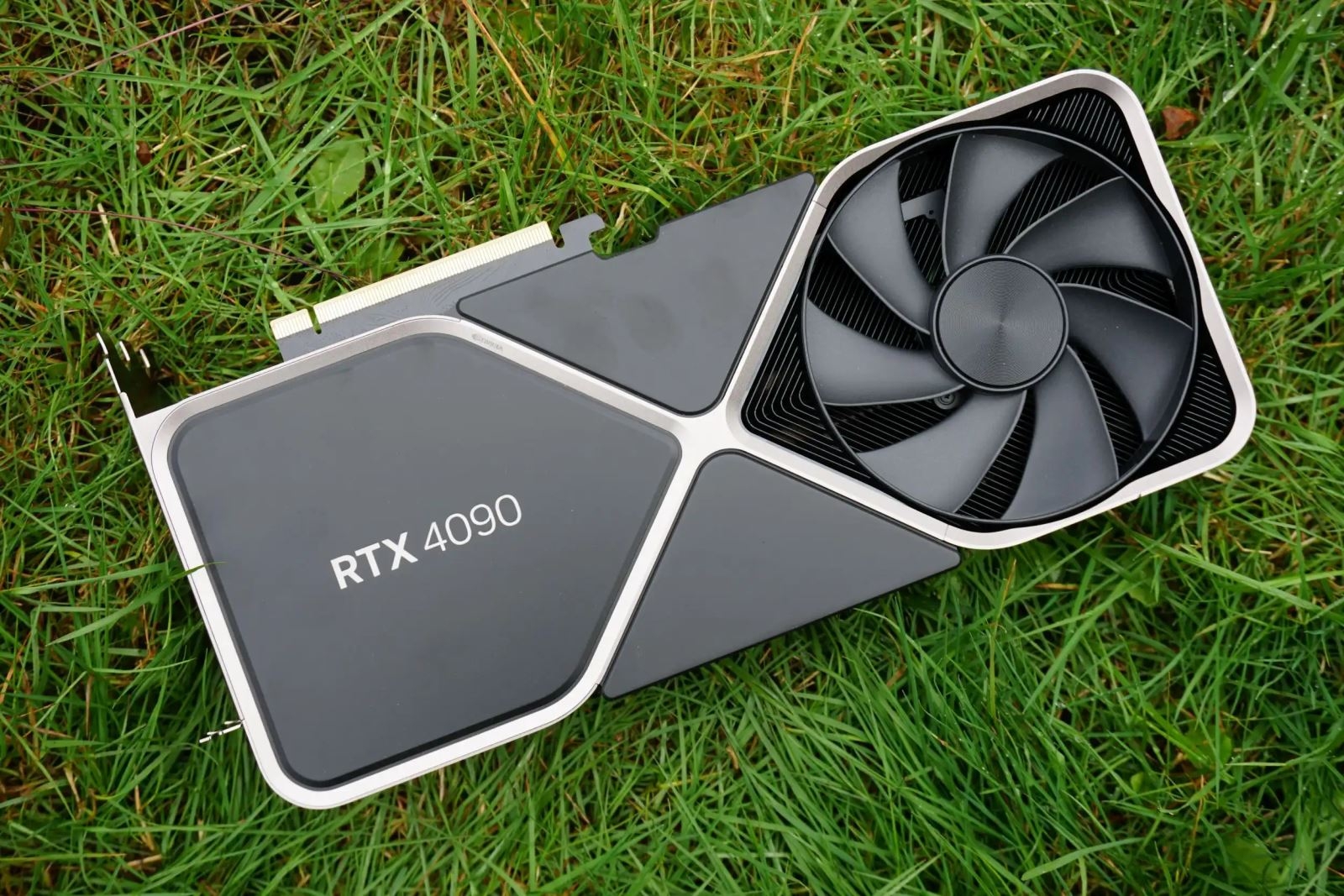 Waspadai RTX 4090 Palsu! Ini Cara Membedakannya